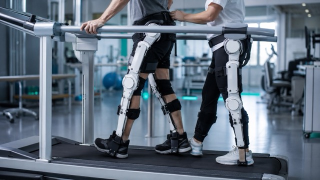 Un nuovo studio su esoscheletri per la riabilitazione dopo l’ictus mostra come robotica e fisioterapia possano lavorare insieme nel recupero del cammino.